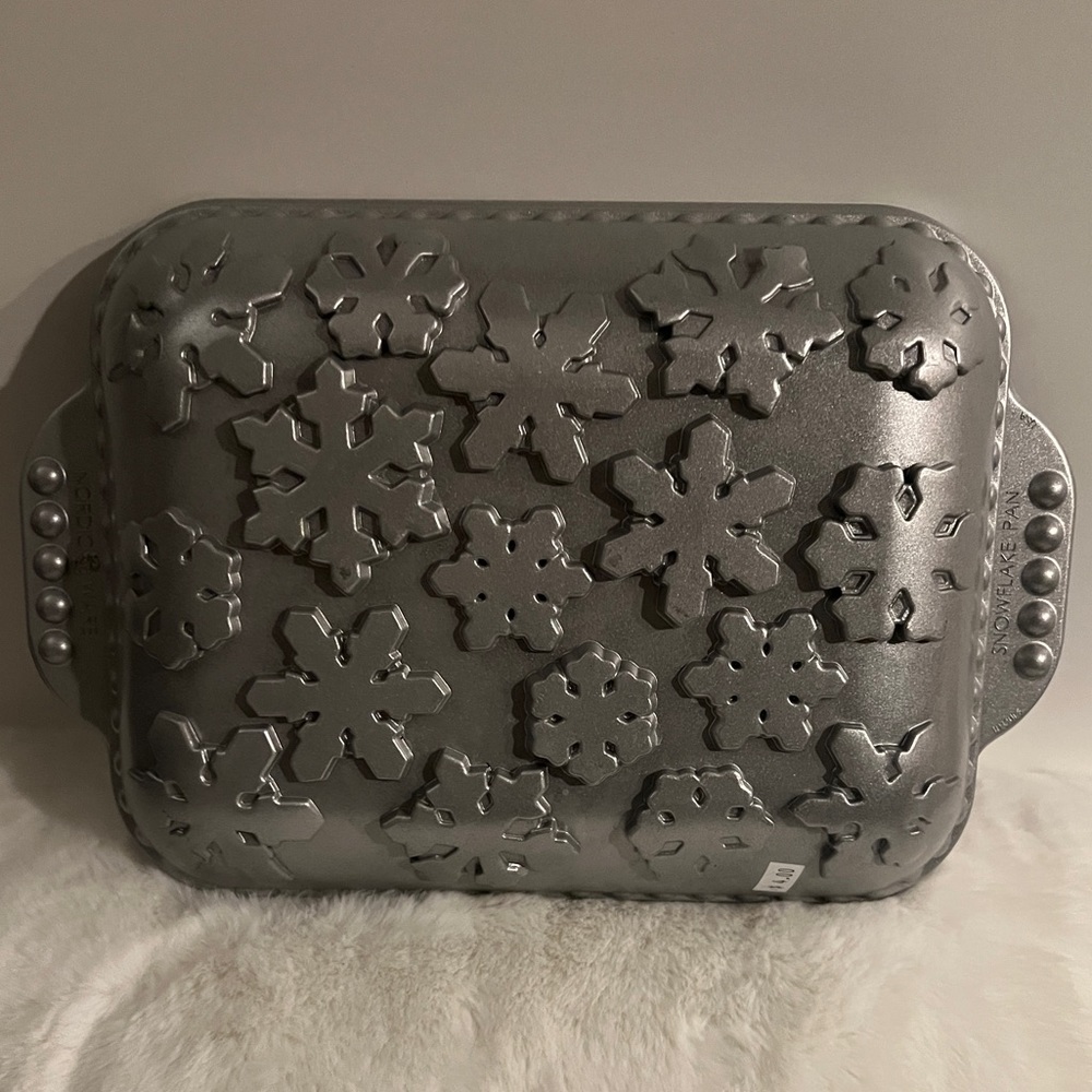 NORDIC WARE Snowflake baking pan NWOT